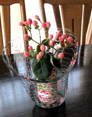 紙の器で飾った花 紙の器で飾った花